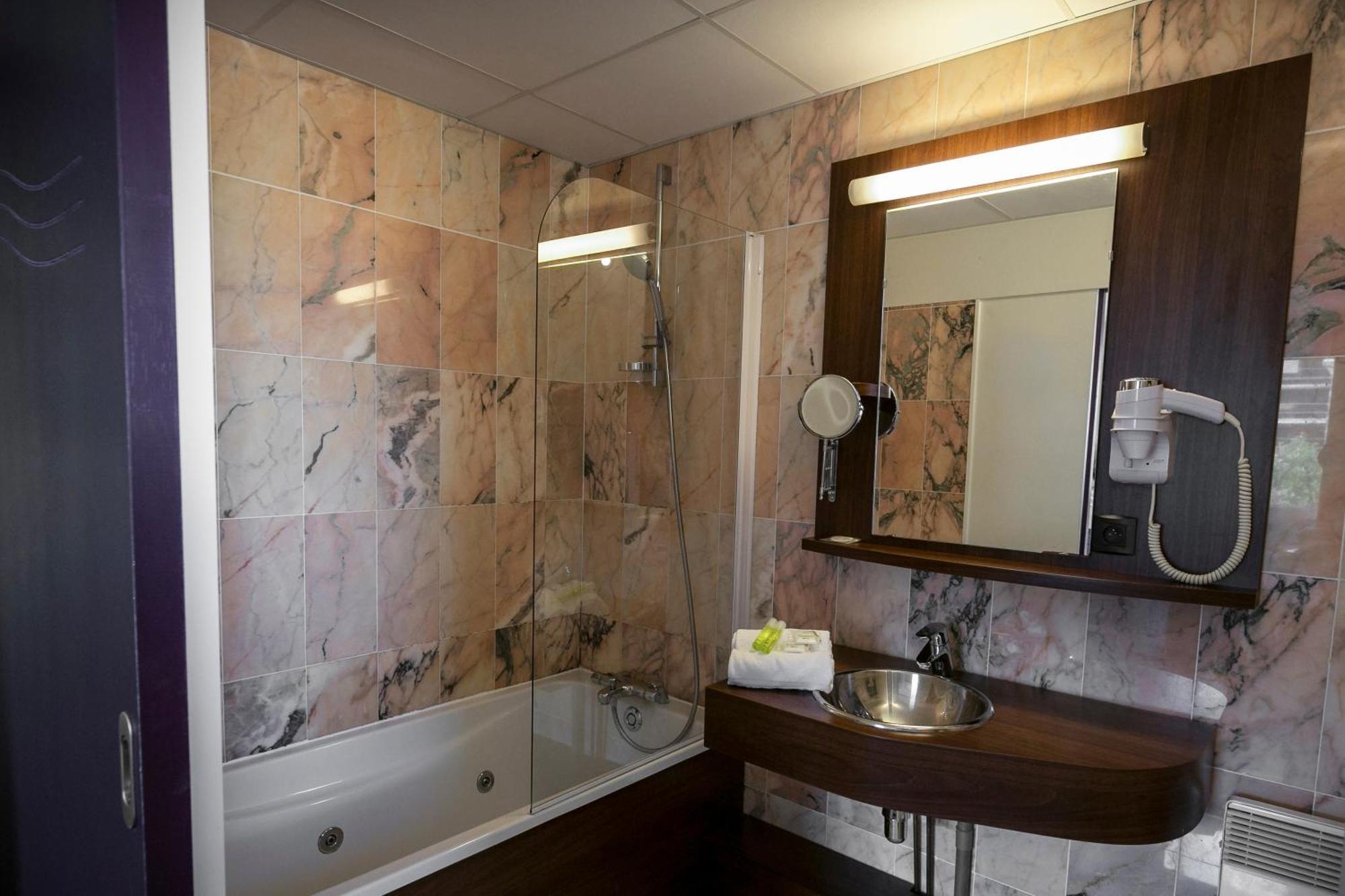Brit Hotel Rennes Le Castel Kültér fotó