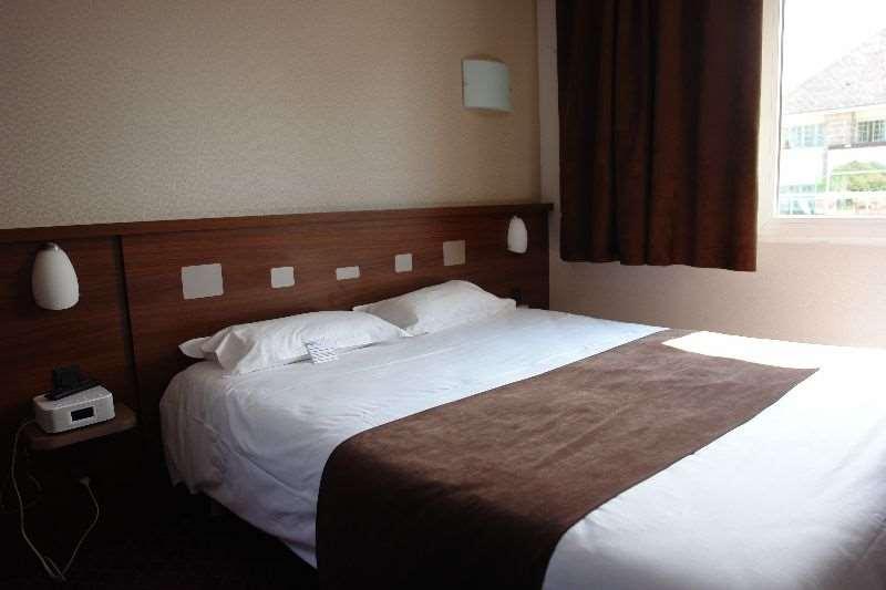 Brit Hotel Rennes Le Castel Szoba fotó