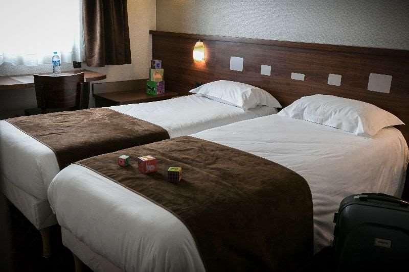 Brit Hotel Rennes Le Castel Szoba fotó