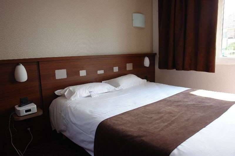 Brit Hotel Rennes Le Castel Szoba fotó
